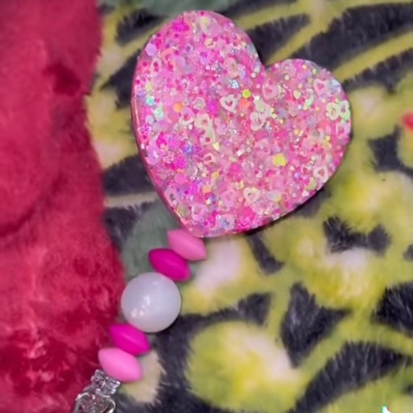 Custom Badge Holders - Picture 5 of 16